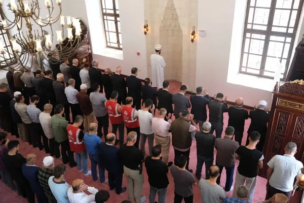 depremde-zarar-gormustu-tarihi-mestanzade-camii-yeniden-ibadete-acildi-1778847709577.jpg