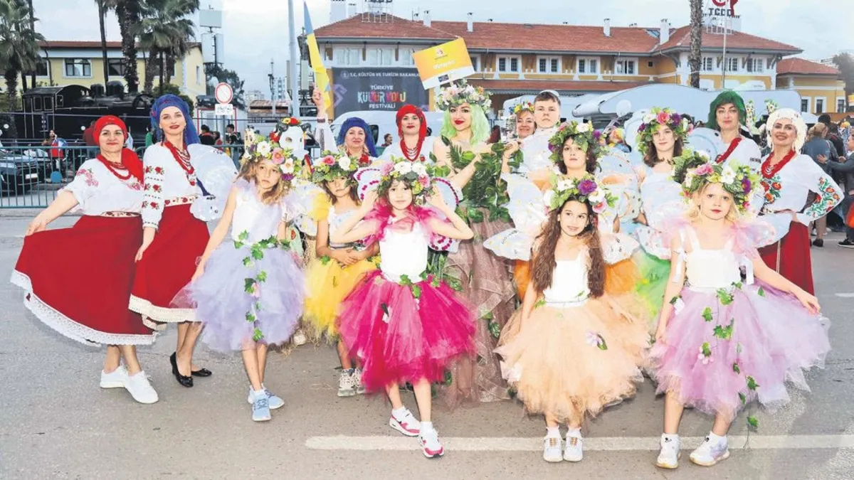 Portakal Çiçeği Festivali’ne Ukraynalılar renk kattı Portakal Çiçeği Festivali’ne Ukraynalılar renk kattı