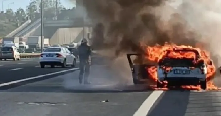 TEM Otoyolu’nda otomobil alev alev yandı