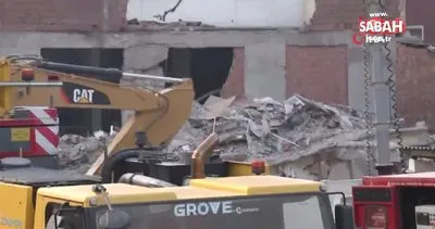 İstanbul Kartal’da çöken binanın enkaz kaldırma çalışmaları sabah saatlerinde de devam ediyor