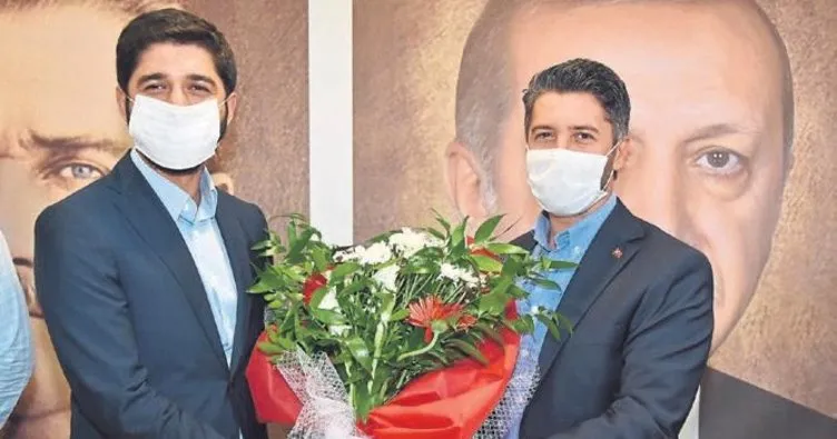 AK Parti Adana İl Gençlik Kolları’nda bayrak değişimi