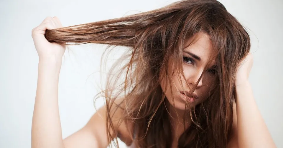 Saç yağlanması nasıl önlenir? Saçınızın hızlı yağlanmasını önleyecek  ipuçları - Güzellik Haberleri