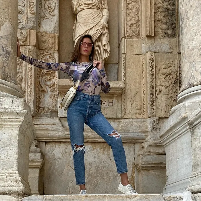 Bir dönem podyumların tozunu attırıyordu! 40 yaşındaki eski manken Lara Surol uzun zaman sonra ortaya çıktı!