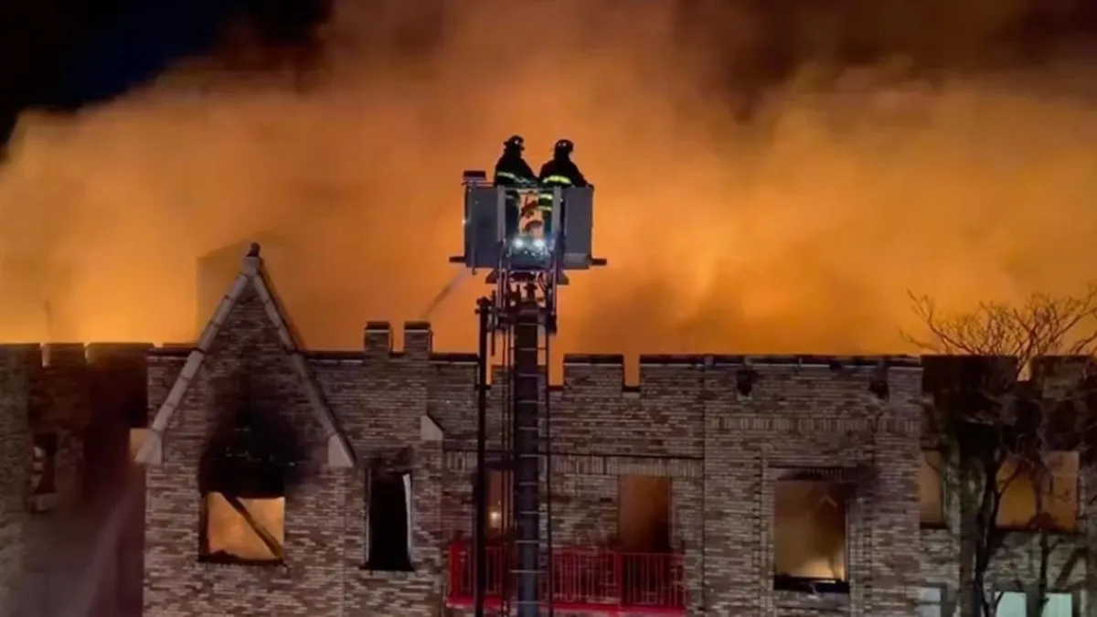 New York’ta araç patladı: 7 itfaiyeci yaralandı New York’ta araç patladı: 7 itfaiyeci yaralandı