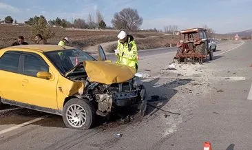 Mardin’de otomobil traktöre arkadan çarptı: 3 yaralı #mardin