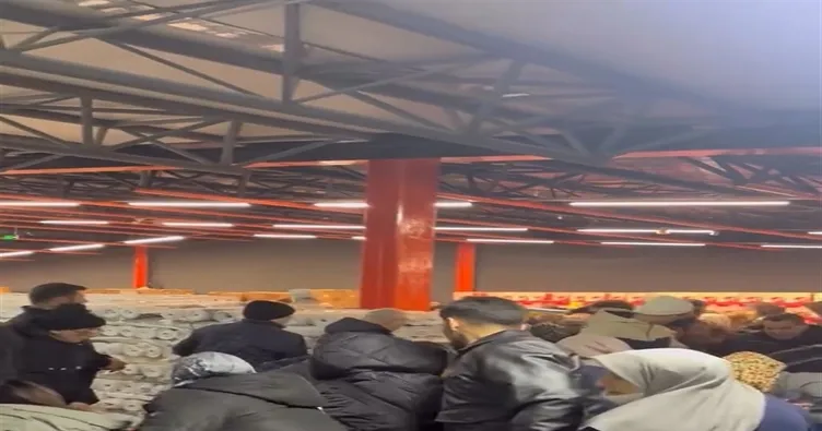 Bursa’da akılalmaz görüntüler: Mağaza açılışında izdiham!