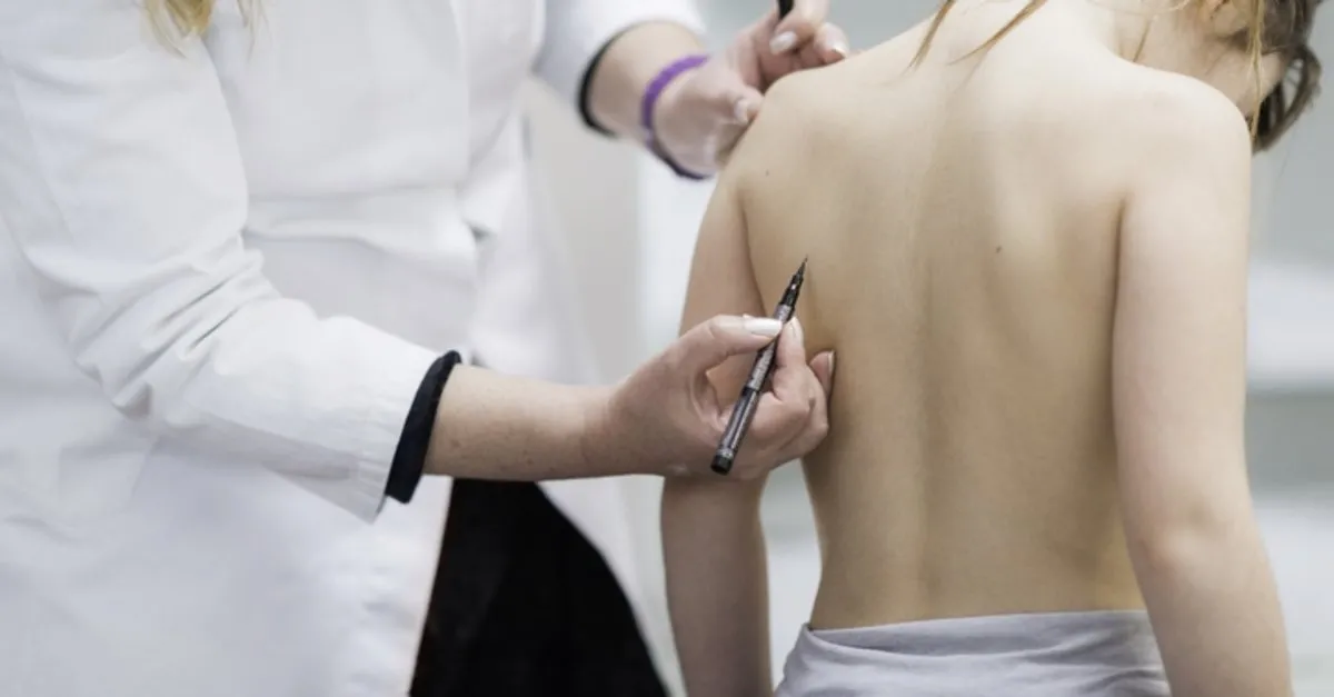 omurga egriligi belirtileri nelerdir