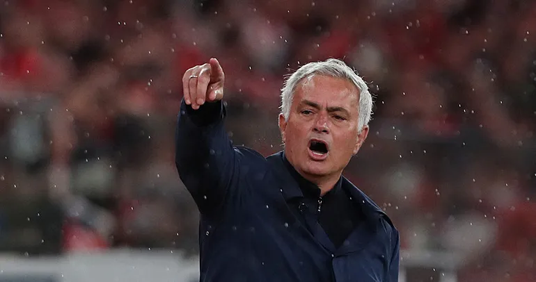 Jose Mourinho, Benfica’ya veda etti!