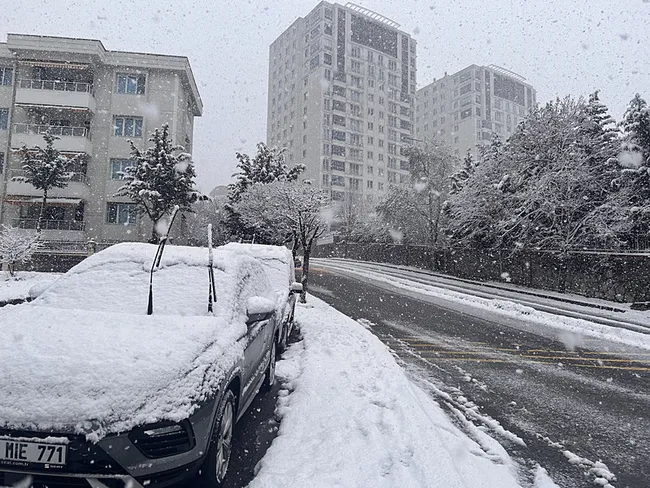 son-dakika-istanbulda-hayat-felc-trafik-yogunlugu-81e-cikti-iste-acik-guzergahlar-ve-son-durum-1768805066847.jpg (800×600)