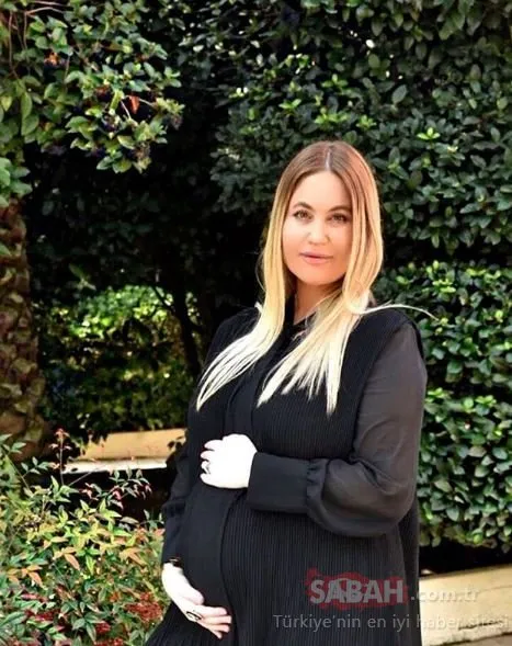 Mehmet Ali Erbil’in kızı Sezin Erbil’den hamilelik pozu! Sezin Erbil’den kızına yalıda baby shower