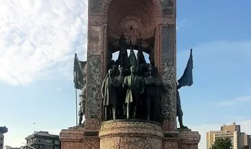 Taksim Cumhuriyet Anıtı’ndaki sancak direği yine kırıldı