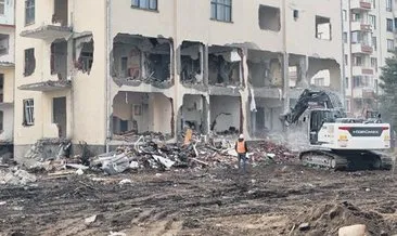 Çürük binalar korna sesiyle yıkıldı #kayseri