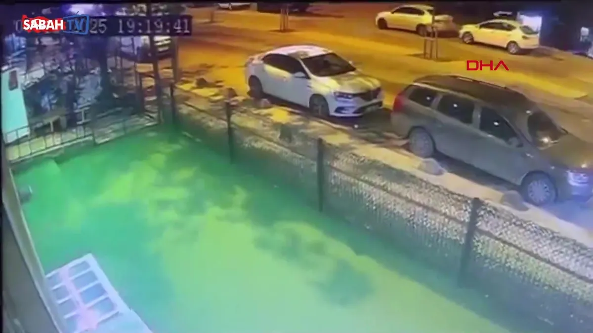 Arnavutköy’de otomobilin çarptığı yaya ağır yaralandı | Video videosunu izle Arnavutköy’de otomobilin çarptığı yaya ağır yaralandı | Video videosunu izle