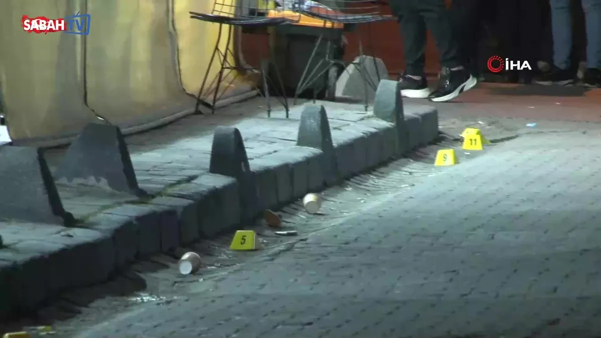 Küçükçekmece’deki silahlı saldırıda 2 kişi hayatını kaybetti videosunu izle Küçükçekmece’deki silahlı saldırıda 2 kişi hayatını kaybetti videosunu izle