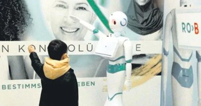 Türkiye’nin refakatçi robotu ‘Ro-B’ gördüğü kişiyi unutmuyor