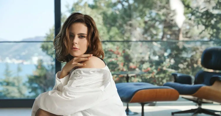 Kendisini ünlü şarkıcı Simge Sağın gibi tanıtıp cinsel içerikli sohbet etmişti! Mahkeme kararını verdi!