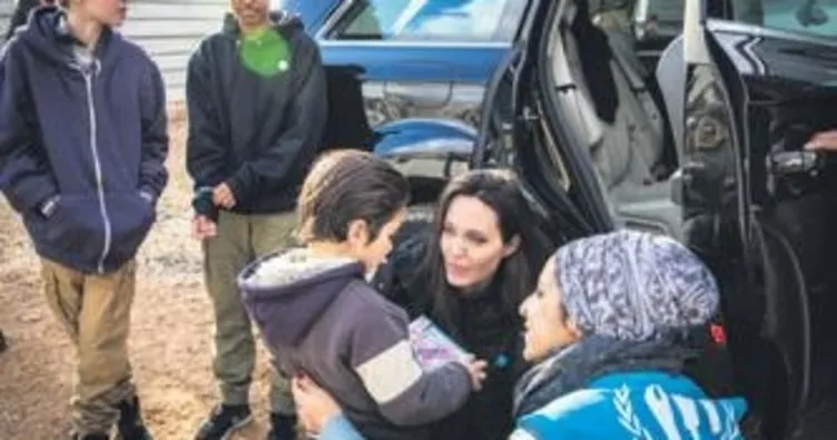 Jolie’den mültecilere ziyaret