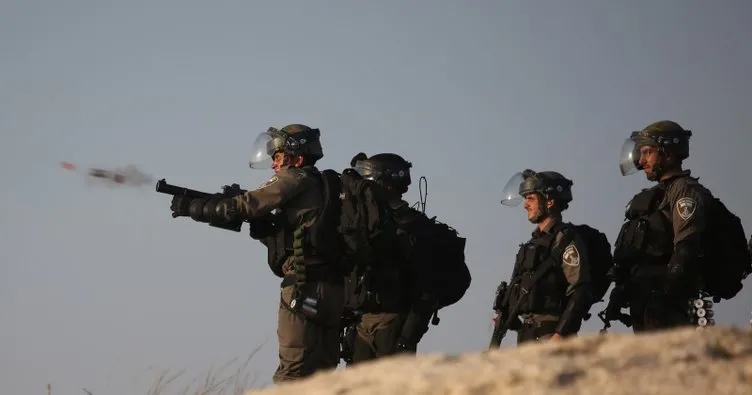 İsrail askerleri Gazze sınırında 16 Filistinliyi yaraladı 1 Filistinli şehit...