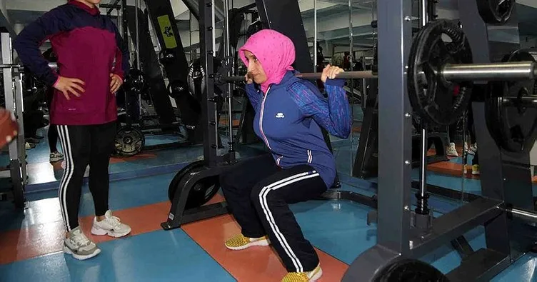 Skolyoz hastalığını spor yaparak yendi