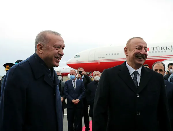 Son dakika: Başkan Erdoğan Azerbaycan'da resmi törenle karşılandı 4 son dakika baskan erdogan azerbaycanda resmi torenle karsilandi 1635256363853