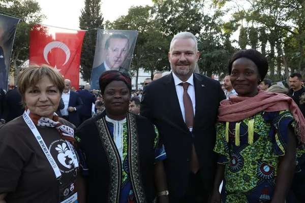 dunya-menemen-belediyesi-1-uluslararasi-comlek-festivalinde-bulustu-1665228287594.jpg