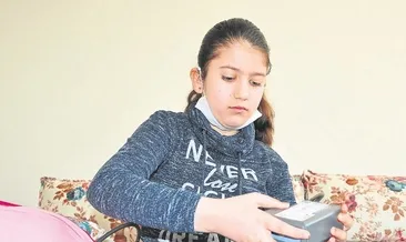 Cemre telefonun başında bekliyor