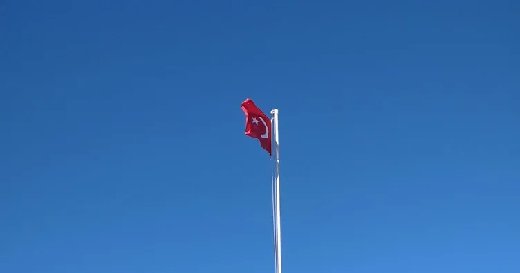 Köylülerin bayrak sevgisi