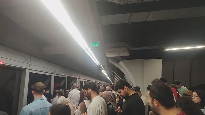 yildiz-mahmutbey-metro-hattinda-teknik-ariza-istasyonlarda-yogunluk-olustu-1780752741835.jpg