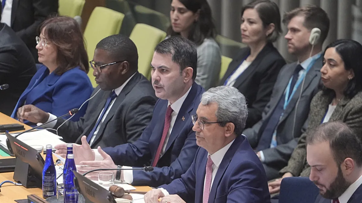 Bakan Kurum: Türkiye’nin attığı adımlar yarının dünyasını şekillendirecek Bakan Kurum: Türkiye’nin attığı adımlar yarının dünyasını şekillendirecek