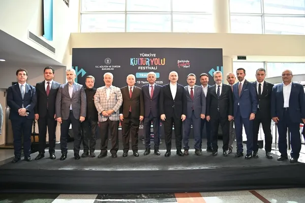 trabzon-kultur-yolu-festivali-tum-coskusuyla-basladi-1751716228848.jpg