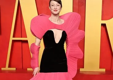Filmlerden çok kıyafetler konuşuldu! 2024 Oscar’ı mı rüküşlük yarışı mı? Gören neden bu kıyafetler? dedi
