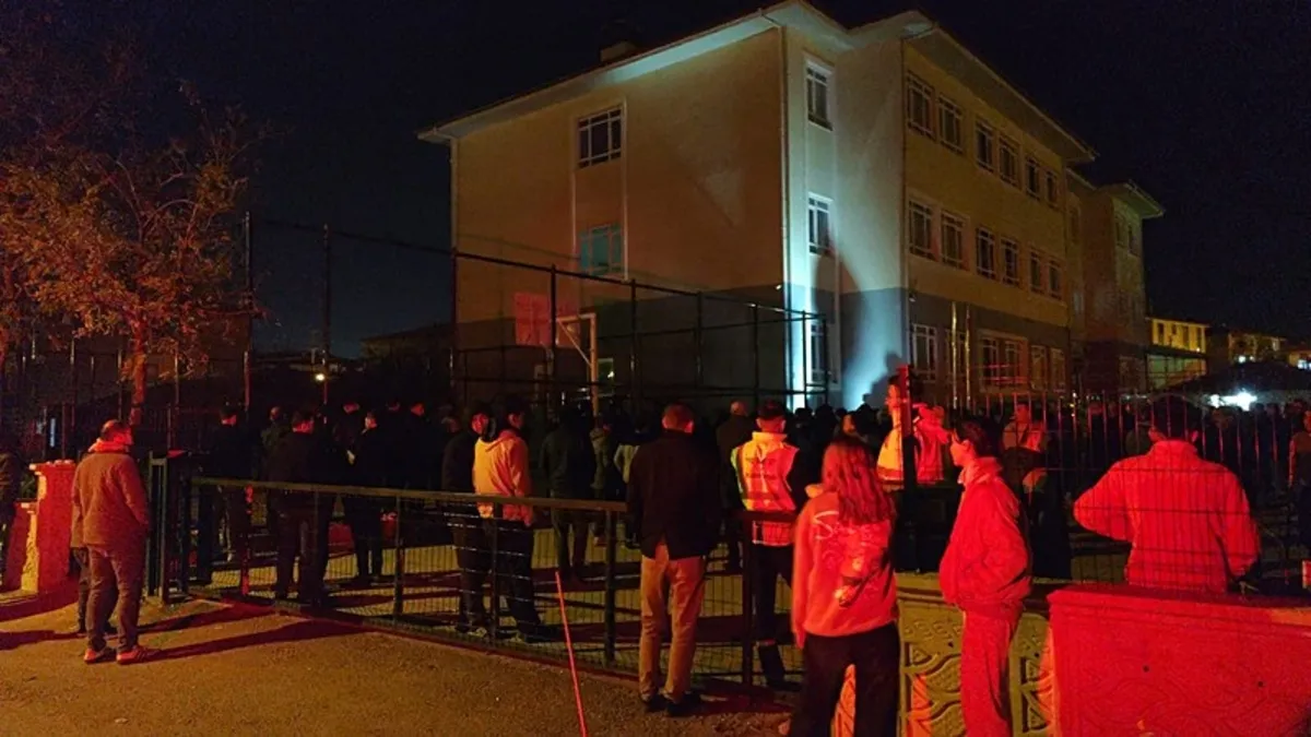 Okul bahçesinde fenalaşan çocuk hayatını kaybetti Okul bahçesinde fenalaşan çocuk hayatını kaybetti