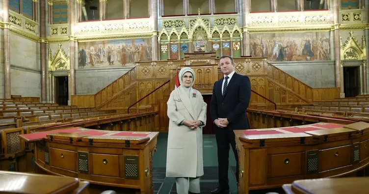 Emine Erdoğan Macaristan Parlamento Binası ile Türk-Macar Kültür Yılı’na özel sergiyi gezdi