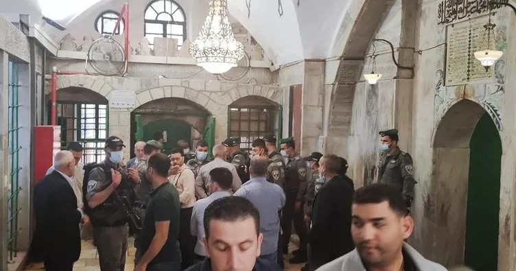 İsrail polisinden Harem-i İbrahim Camii’ne baskın! İbadet edenleri zorla dışarı çıkardılar