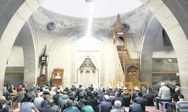 Bu gece mübarek Regaip Kandili