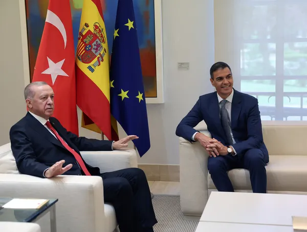baskan-erdogan-ispanyada-moncloa-sarayinda-resmi-torenle-karsilandi-1718278996887.jpg