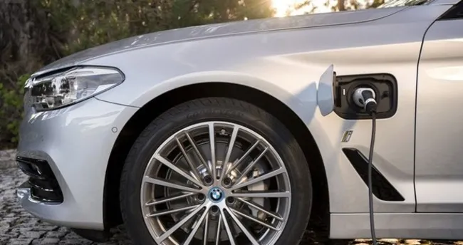 BMW’den elektrikli canavar: 530e iPerformance