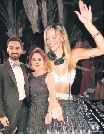 fethi-sabanci-kamisli-da-bir-dje-gonul-verdi-1787326947073.jpeg