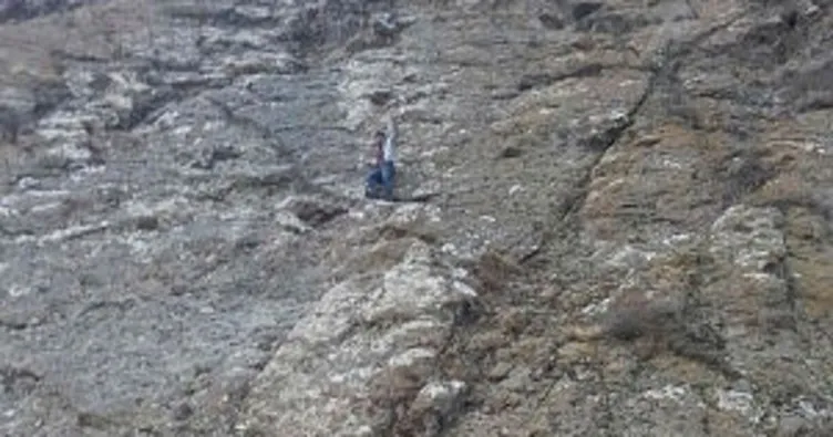 Oltu’da 1 kişi tırmandığı kayada mahsur kaldı