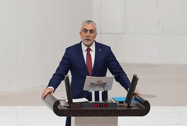 bakan-isikhandan-asgari-ucret-aciklamasi-calisanlarimizin-gelirlerini-enflasyona-ezdirmeyecegiz-1765998284864.jpg Bakan Işıkhan'dan asgari ücret açıklaması: