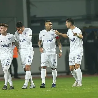 Son dakika haberi! Kasımpaşa'dan şok karar! 8 futbolcu ile yollar ayrılıyor