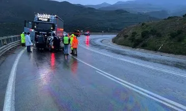 Bursa İznik'te feci kaza: TIR ile otomobil kafa kafaya girdi: 1 ölü 2 yaralı #bursa