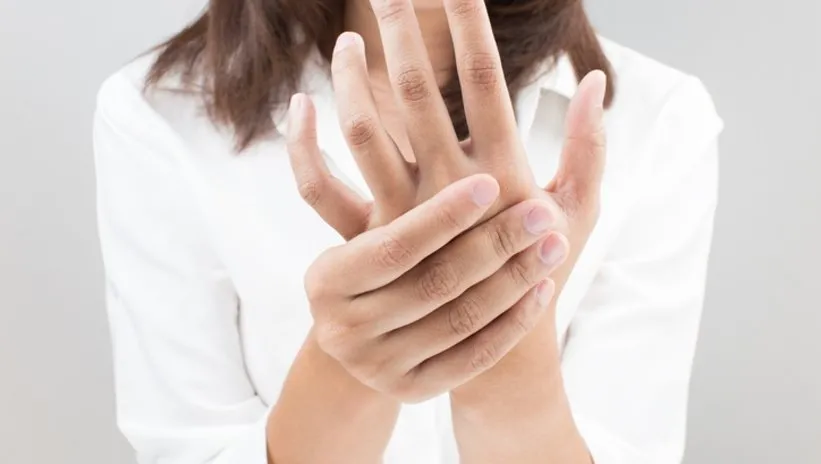 Parmaklarda oluşan o ağrıya dikkat! Özellikle kadınlar risk altında...