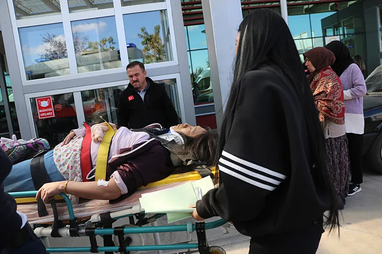 O ilimizde feci kaza: Turistleri taşıyan otobüs devrildi... 1’i ağır 22 yaralı!