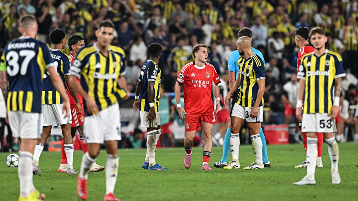 Fenerbahçe Benfica Maçı Fenerbahçe ve Benfica takımları maçı