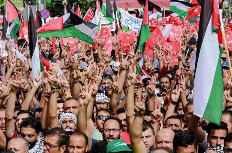 İsrail’e peş peşe darbe: Büyükelçiliğe şok saldırı! Üst düzey temsilci öldürüldü