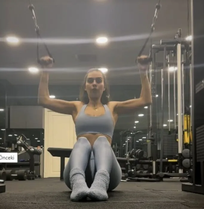 Mesut Özil’in eşi Amine Gülşe spor yaptığı anları paylaştı, beğeni yağdı! Kim der iki çocuk annesi…