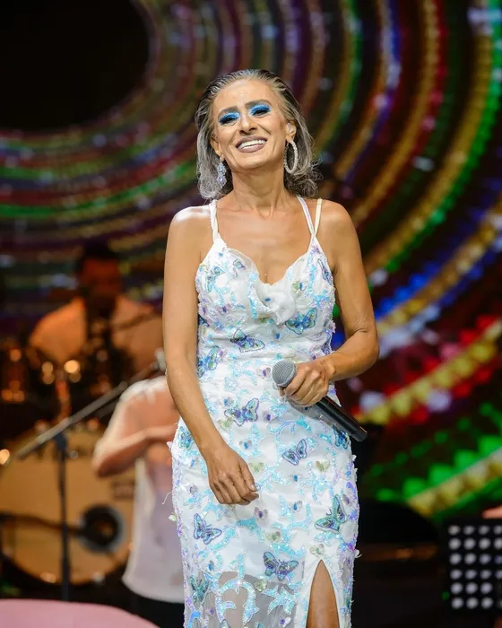 O da artık tarzını buldu! Yıldız Tilbe’nin ’transparan’ kıyafeti sosyal medyayı yıktı geçti...