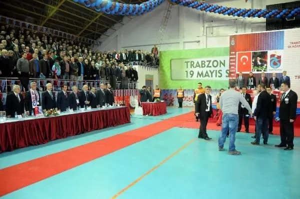 Trabzonspor Genel Kurulu nda kavga