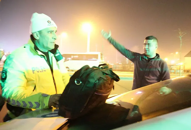 Polis çevirmesinde inanılmaz anlar: Genç adam sözleriyle herkesi güldürdü!